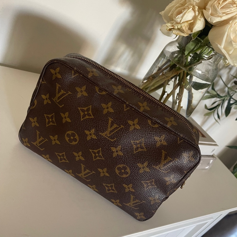 Louis Vuitton Trusse de Toilette 23 pouch
